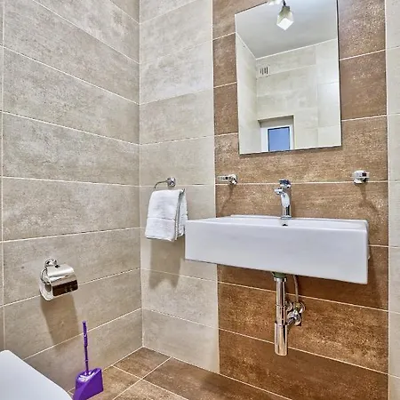 Beautiful, 2br Penthouse With Large Balcony + Bbq By 360 Estates *