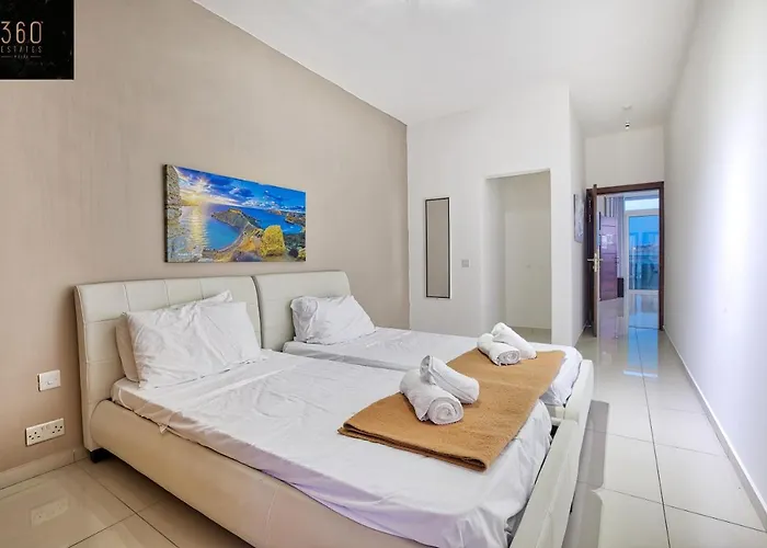 Beautiful, 2br Penthouse With Large Balcony + Bbq By 360 Estates Apartment