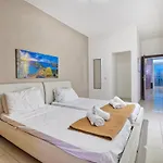 Beautiful, 2br Penthouse With Large Balcony + Bbq By 360 Estates Apartment