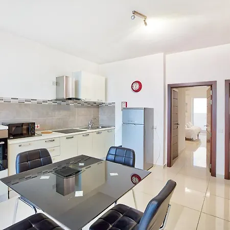 아파트 Beautiful, 2br Penthouse With Large Balcony + Bbq By 360 Estates