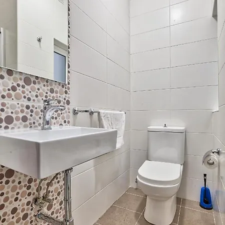 Beautiful, 2br Penthouse With Large Balcony + Bbq By 360 Estates