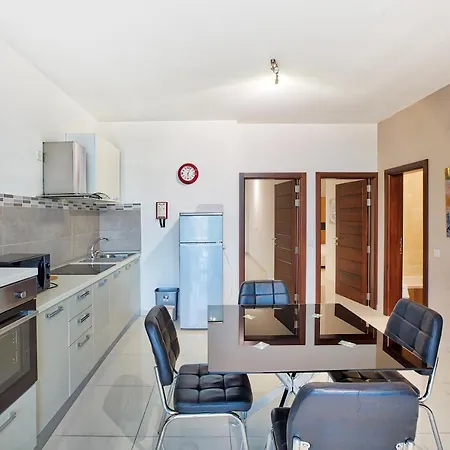 Beautiful, 2br Penthouse With Large Balcony + Bbq By 360 Estates 아파트